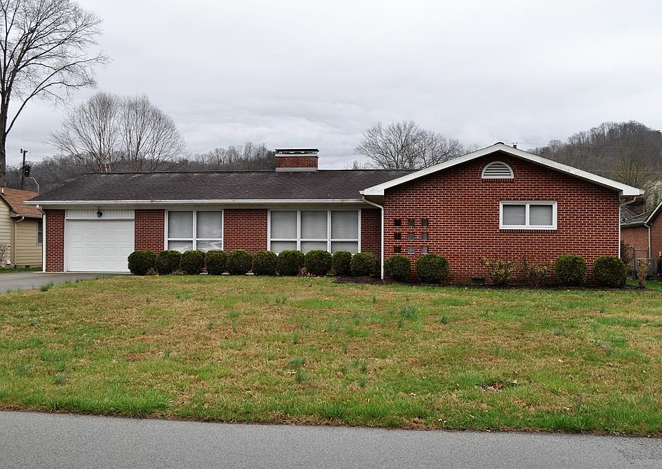 1st image of 131 Hickory Ln