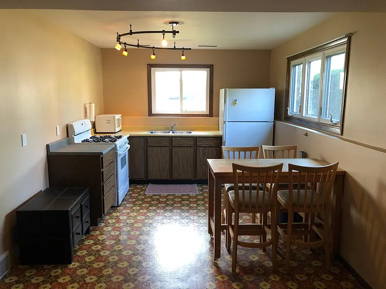 514 Hilltop Dr — Photo 20