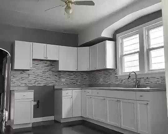 4th image of 8412 S Manistee Ave #2