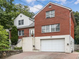 104 Bobolink Rd, Yonkers, NY 10701