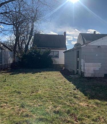 2nd image of 120 Henry St