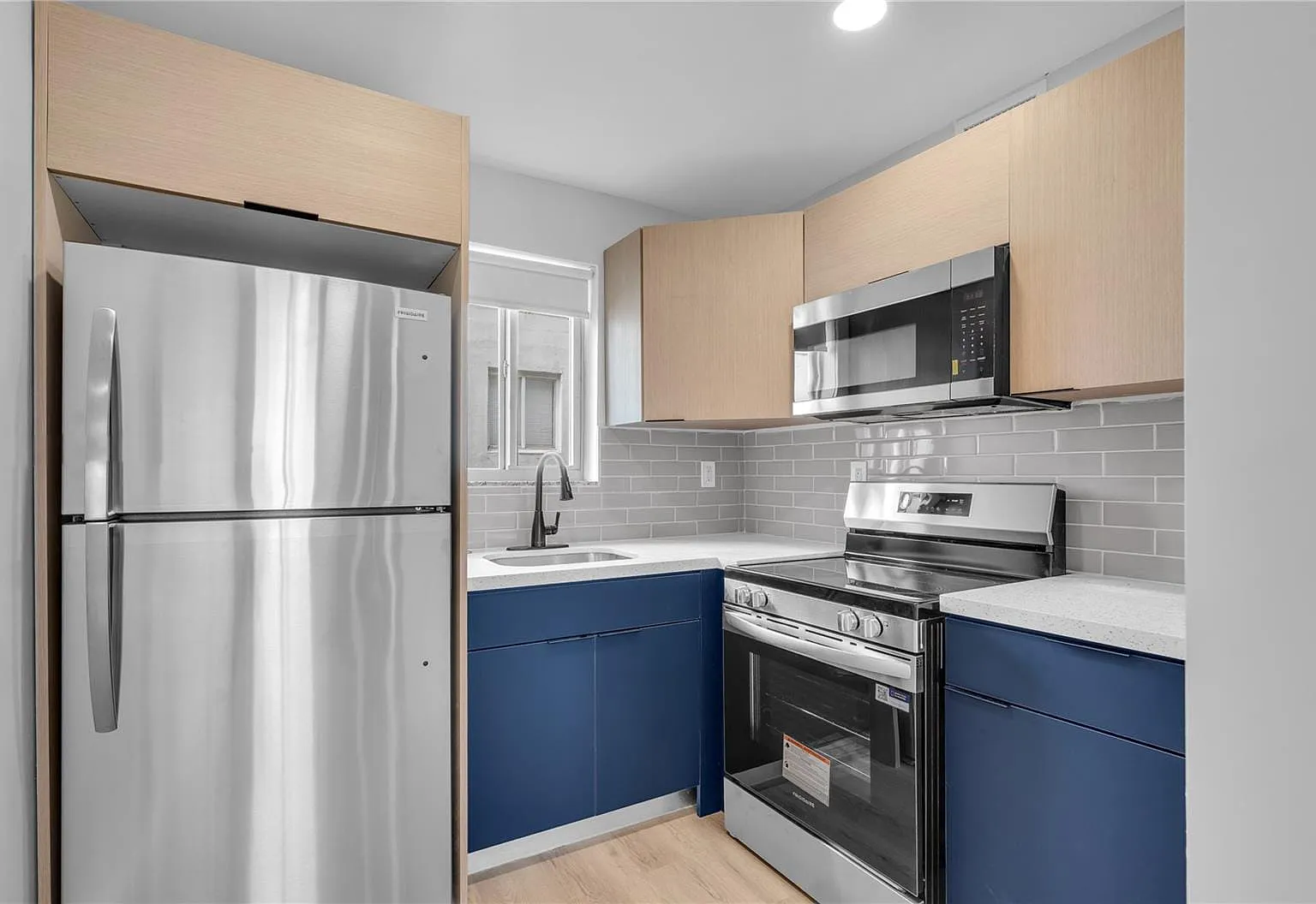2 bed, 710 sqft, $2,450 — Photo 1