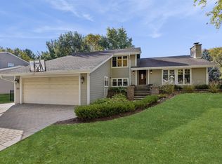 1116 Hidden Spring Dr, Naperville, IL 60540