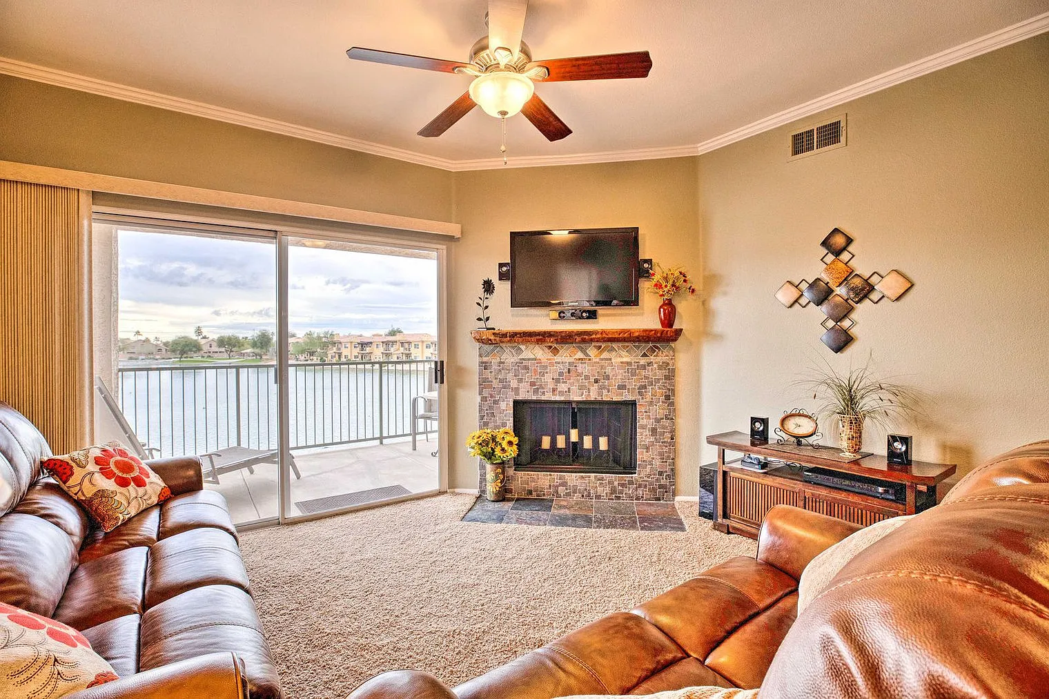 2 bed, 2.0 bath, 990 sqft, $2,806 — Photo 2