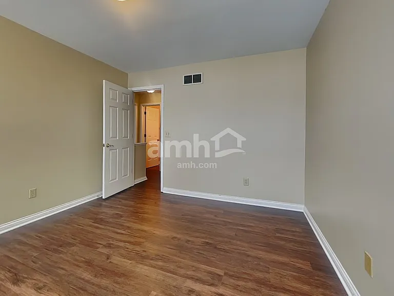 8420 Stratford Ct — Photo 16