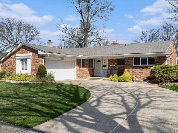 26030 Shirley Ln, Dearborn Heights, MI 48127
