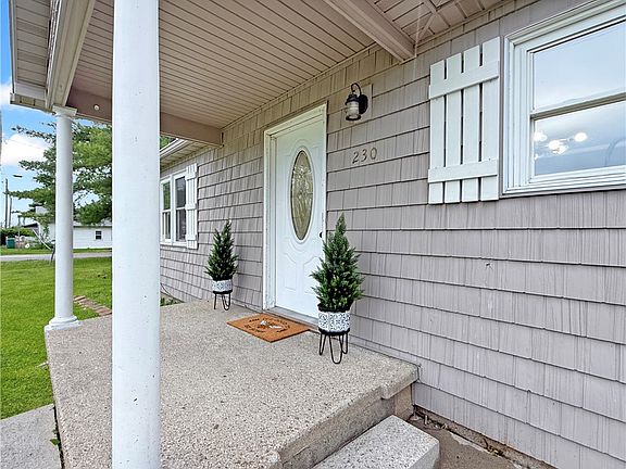 3rd image of 230 N Railroad St