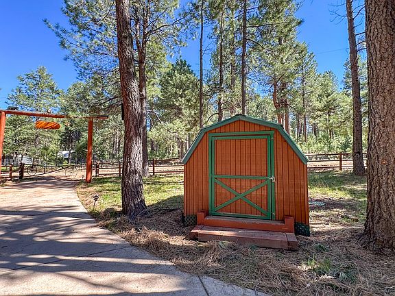 4th image of 2499 Canyon Dr