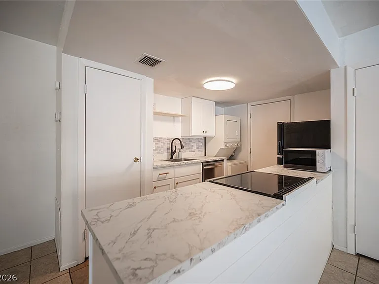 1428 Lorilyn Ave #3 — Photo 2