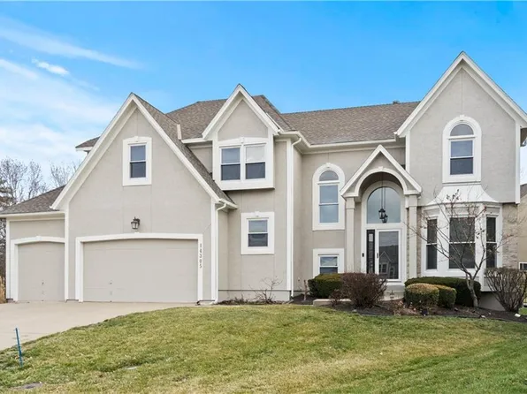 14305 Mackey St, Overland Park, KS 66223