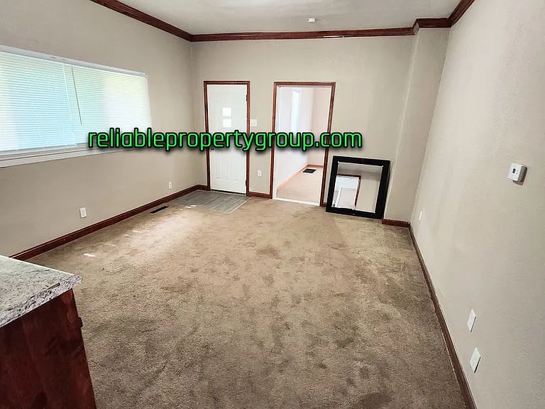 436 E Taber St — Photo 3
