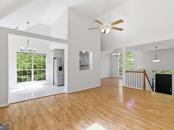 3rd image of 3798 Market Cres