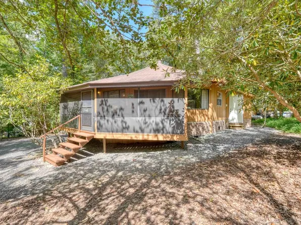 694 Ruby Lake Dr, Hiawassee, GA 30546