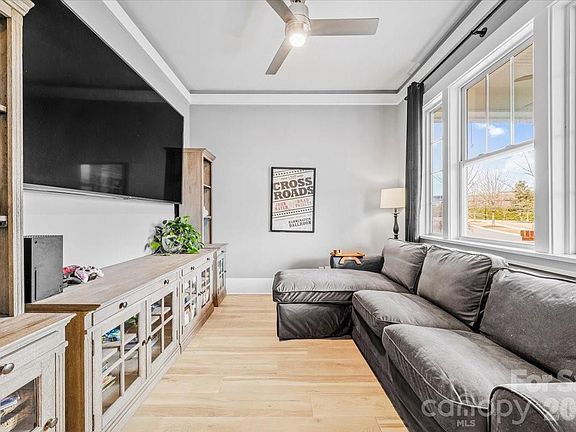 5th image of 218 June Bug Ln #37