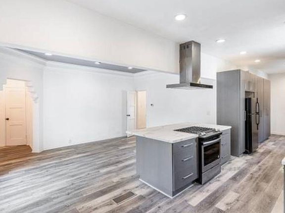 3rd image of 1225 S Hayworth Ave #2