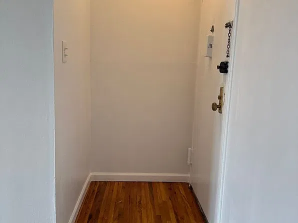 979 E 108th St APT 1B, Brooklyn, NY 11236