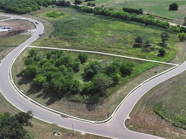 17230 Galloway Dr, Stilwell, KS 66085