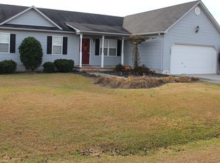 203 Valley Ridge Ln, Jacksonville, NC 28540