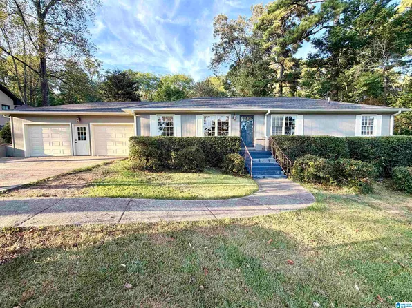 1812 Mountain Woods Pl, Birmingham, AL 35216