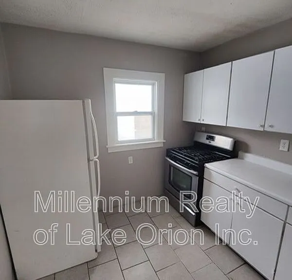 140 Summit St #2 — Photo 2