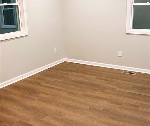 5th image of 174 Julia St