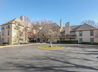 7221 Mission Rd APT 201, Prairie Village, KS 66208