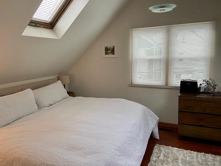 1345 W Fletcher St #2 — Photo 4