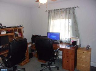 17 Heather Ln, Levittown, PA