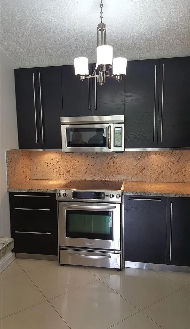 2 bed, 1.0 bath, 749 sqft, $1,850 — Photo 3