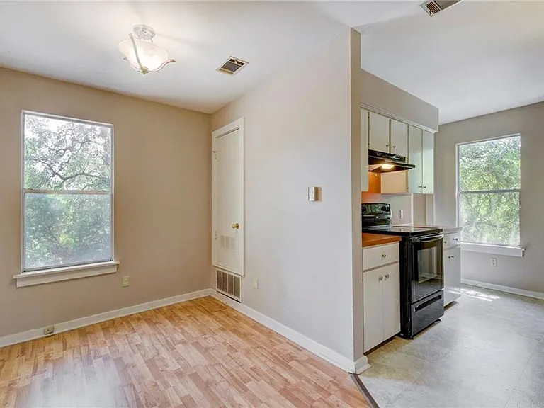 1305 Lorrain St #E — Photo 8