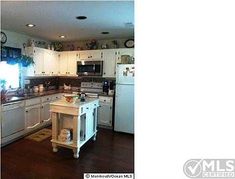 3rd image of 34 Woodstock La