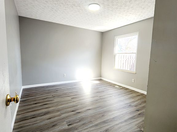 4th image of 4066 Greenery Dr