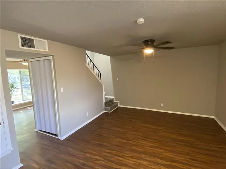 1208 Churing Dr — Photo 5