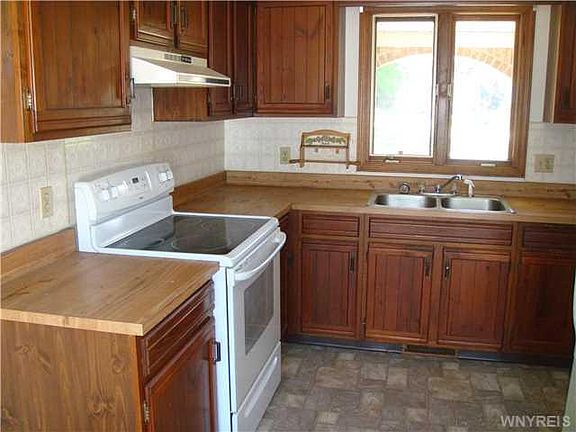 3rd image of 1106 Thomas Fox Dr E