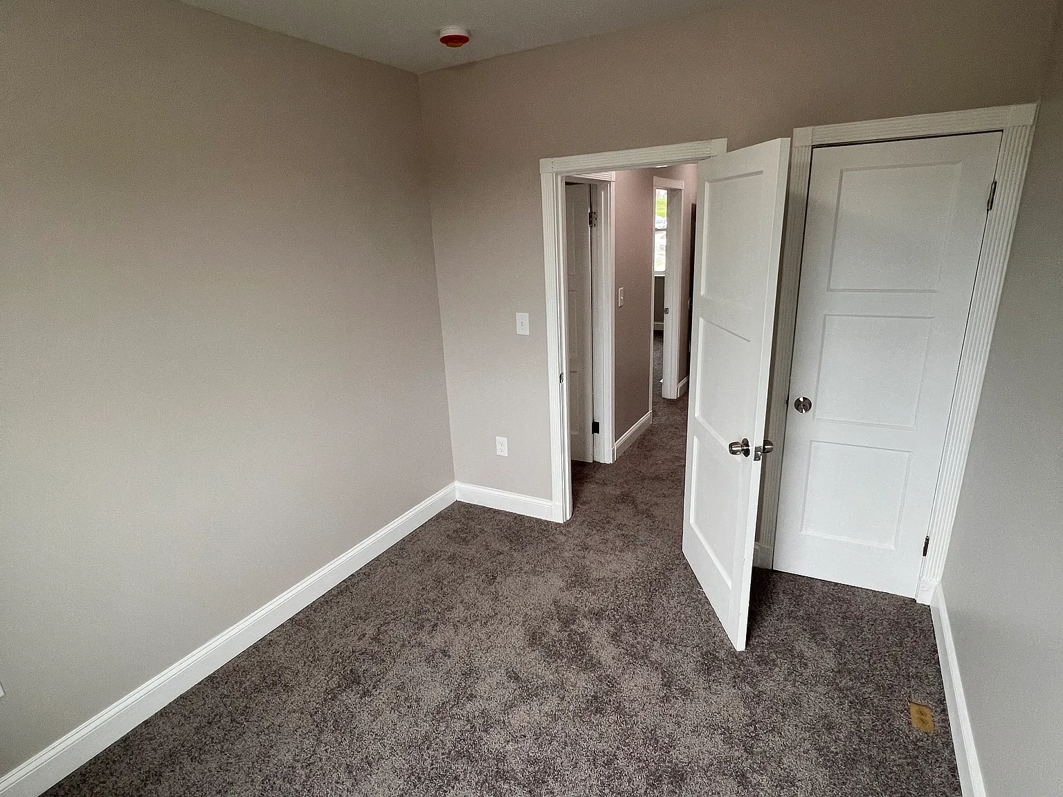 4 bed, 1600 sqft, $2,300 — Photo 3