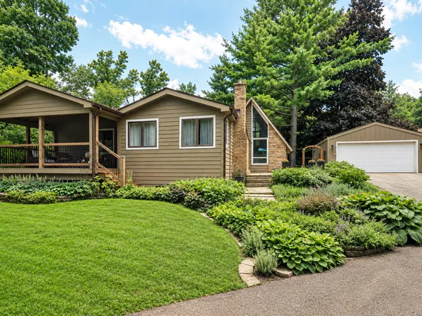 5403 Eisenhower Dr, Wonder Lake, IL 60097