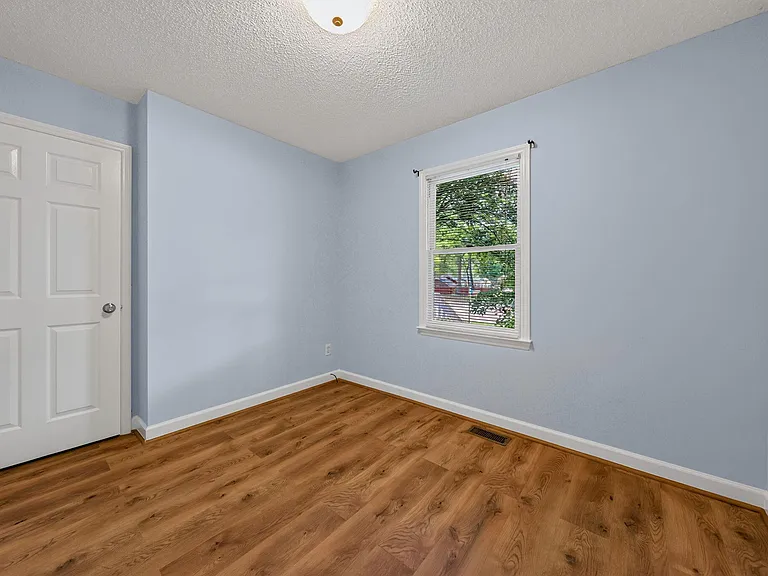 1249 Skyview Dr — Photo 24