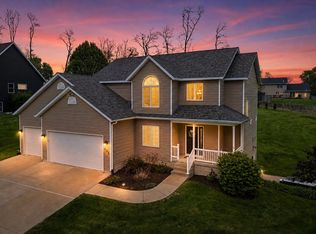 609 N 5th St, Leclaire, IA 52753