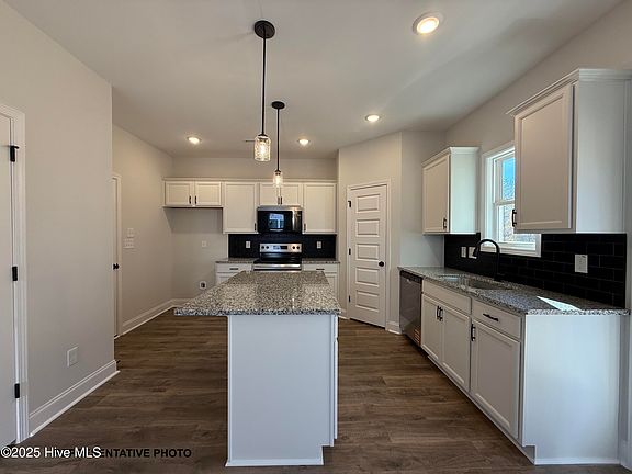 3rd image of 308 Bluejay Street