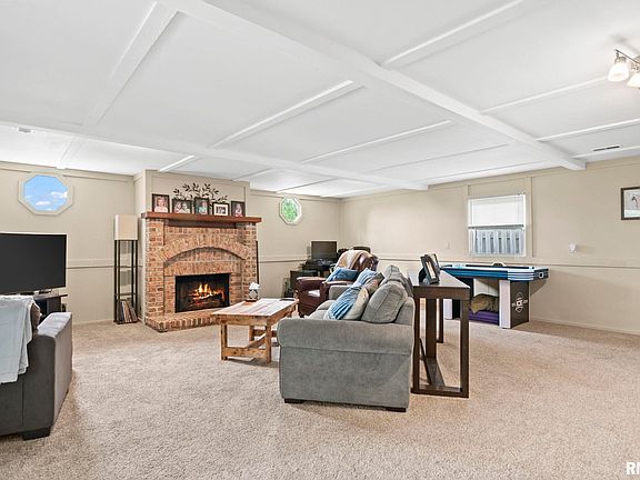 2nd image of 25 Queensway Dr