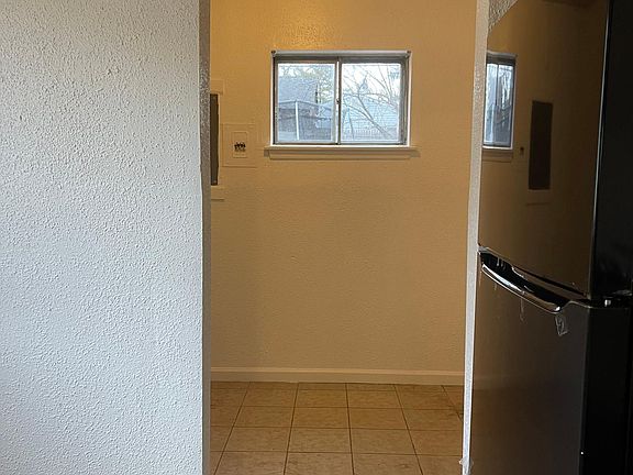 4th image of 485 Emerson Ave
