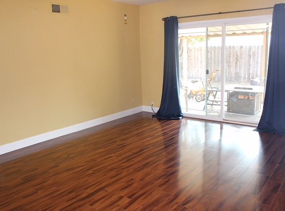 3rd image of 1185 Yvonne Ave