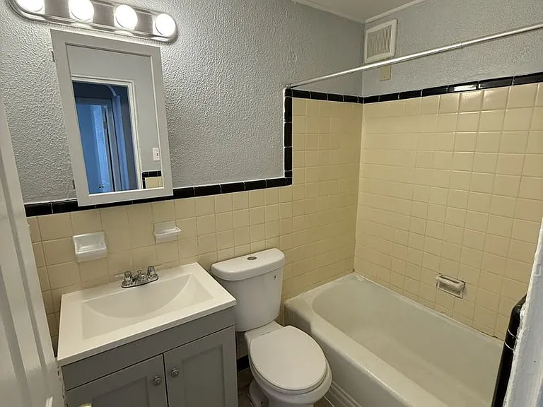 712 E Chester Pike — Photo 7