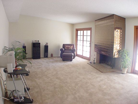 Spacious living room