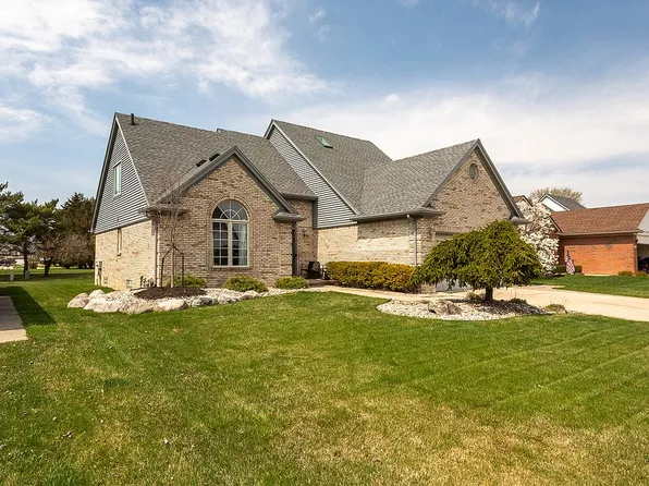 53245 Elysia Dr, Chesterfield, MI 48051