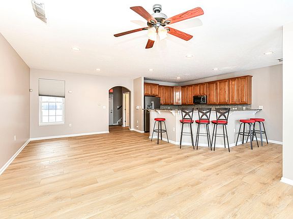 5th image of 16375 Meadowlands Ln