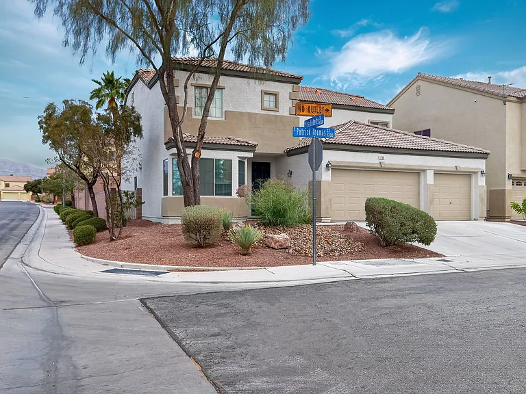 1704 Patrick Thomas Ct — Photo 4