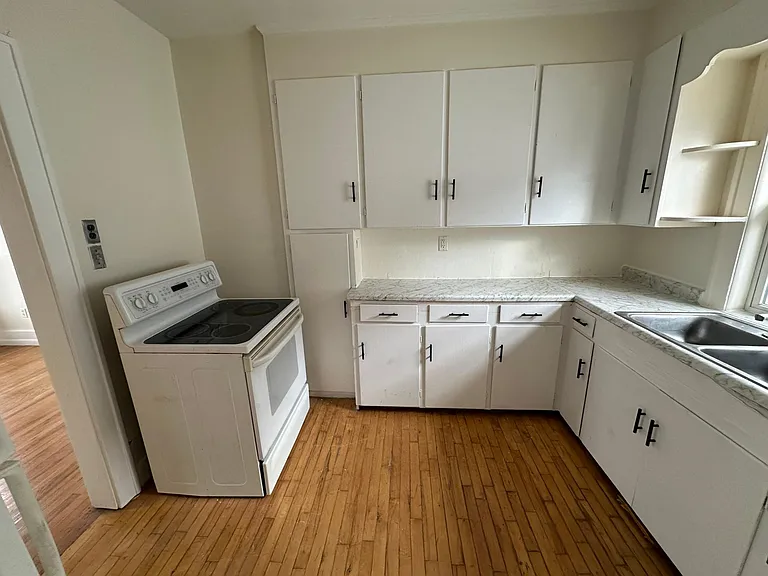 158 Mark Ave — Photo 2