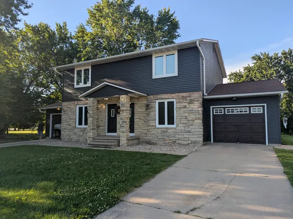 840 Church St, Jesup, IA 50648