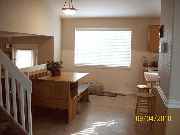 Eat in Kitchen area make evening meals possible.